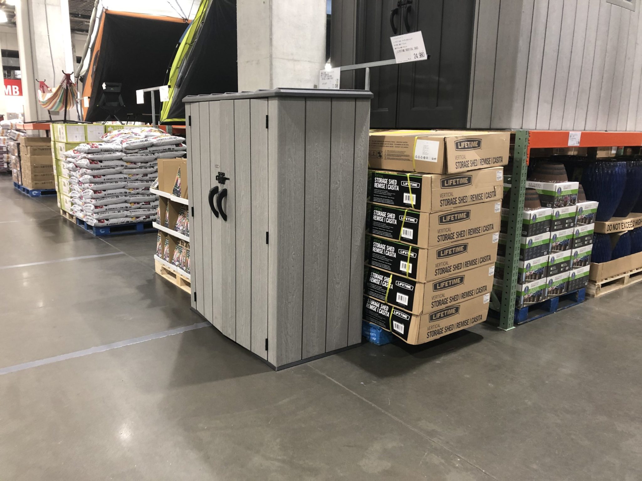 特価商品 VERTICAL STORAGE SHED 大型収納ライフタイム LIFETIME ホリゾンタル物置 開閉静か 頑丈構造 UV保護パネルと蓋  自転車 ゴミ箱 倉庫 バイク キャンプ道具 収納庫 小屋 庭収納